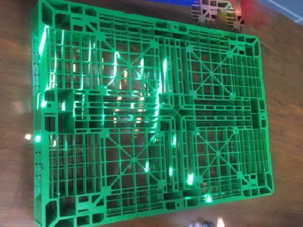 فروشنده پالت پلاستیکی سبک